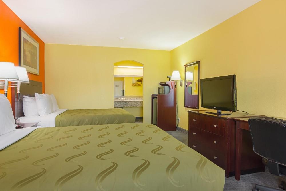 Quality Inn Carthage Image 11
