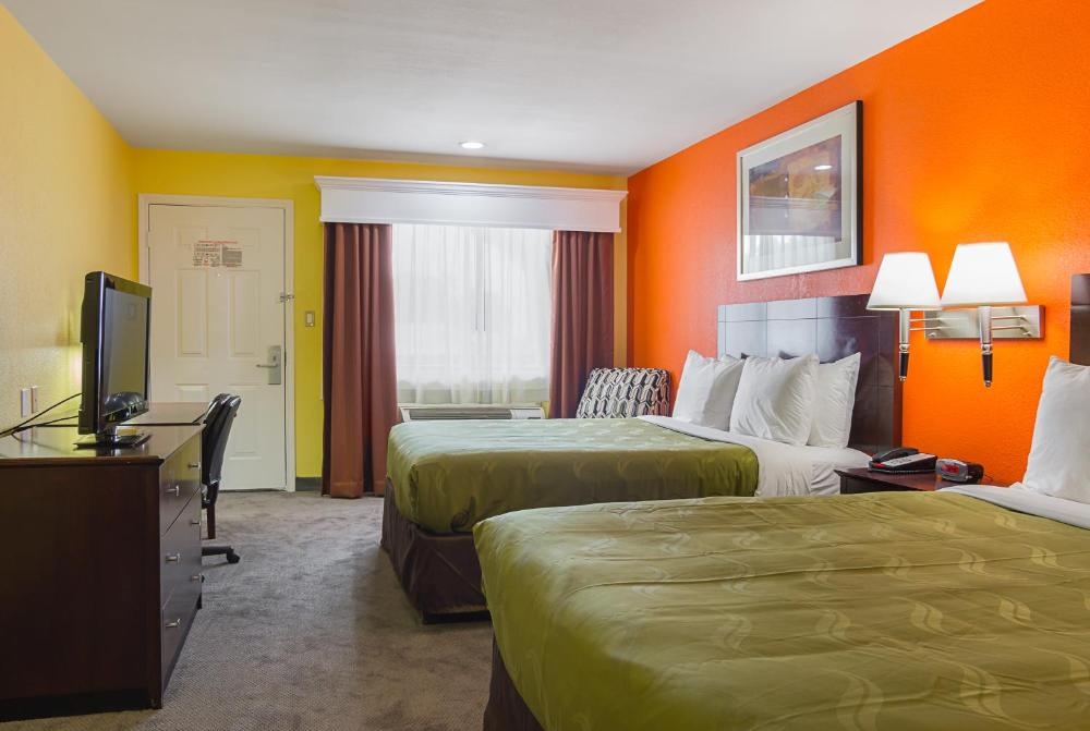 Quality Inn Carthage Image 13
