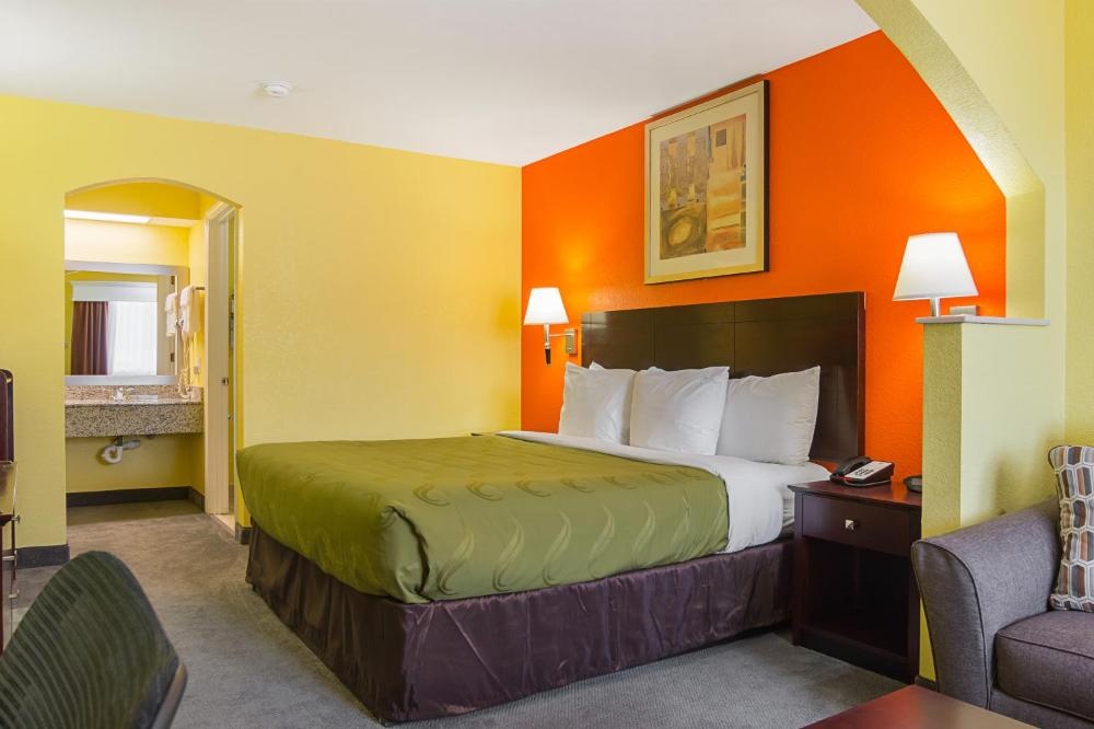 Quality Inn Carthage Image 7